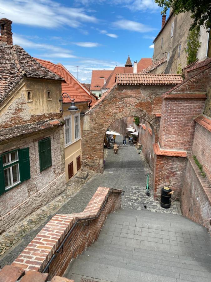 Charming Apartament Sibiu Luaran gambar